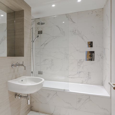 Unwind in the bathtub after a day seeing the sights of London