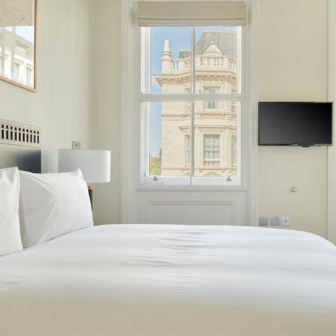 Wake up well-rested in the comfy bed and get ready for exploring this iconic city