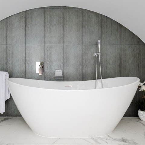 Enjoy a luxurious soak in the freestanding bath