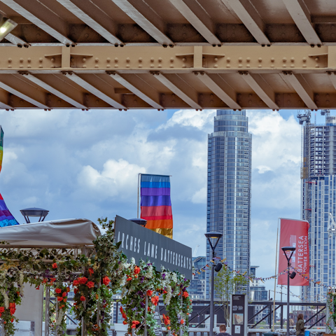 Cross Chelsea Bridge for lunch at Battersea Power Station