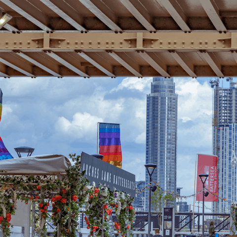 Cross Chelsea Bridge for lunch at Battersea Power Station
