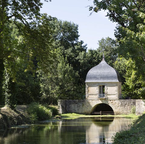 Set on the picturesque waterways of the Loire country