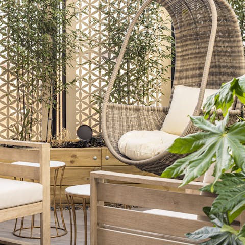 Head up to the shared terrace with evening drinks and meet your neighbours