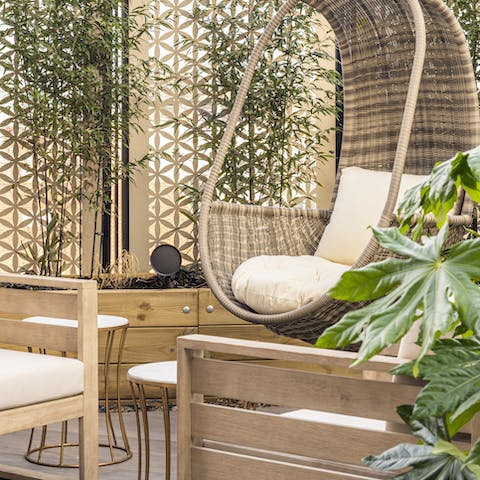 Head up to the shared terrace with evening drinks and meet your neighbours