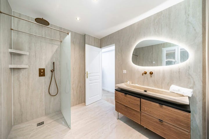 Bathroom photo