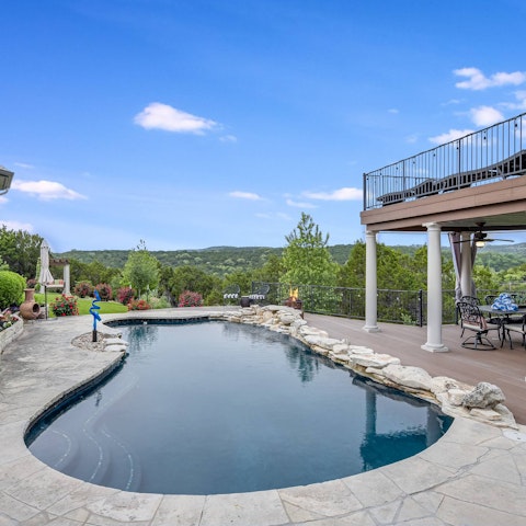 Enjoy a casual paddle in this beautiful, natural-looking pool without ever losing sight of the view