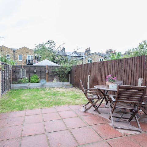 Relish summer sunshine and enjoy alfresco dinners and drinks in the enclosed garden