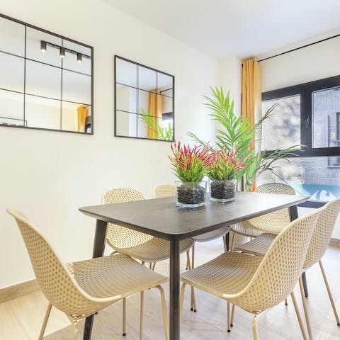 Lay the table for a lazy brunch in this sunny spot