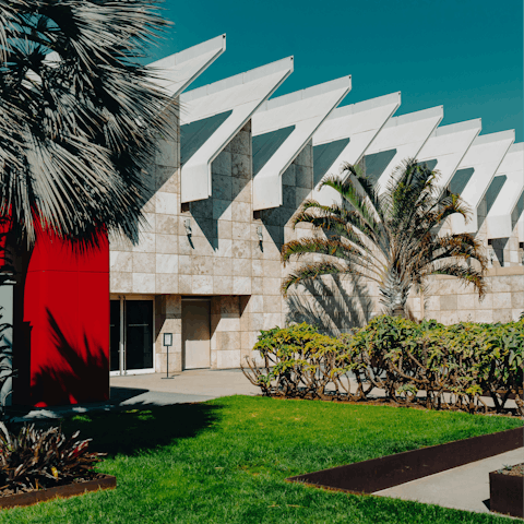 Explore Miracle Mile starting with the LACMA Museum