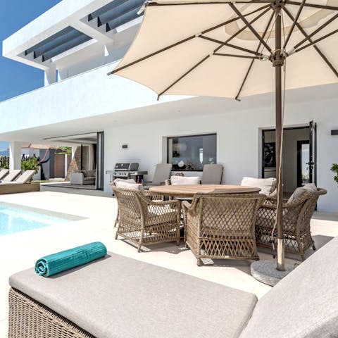 Cook delicious dinners on the barbecue then tuck in under the shade of the sun umbrella
