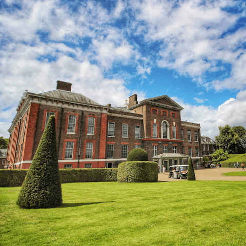 Walk ten minutes to Kensington Palace and Gardens
