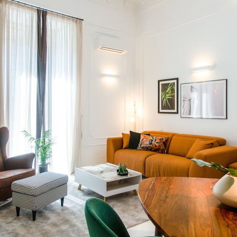 Relax with evening drinks at home or head to a local bar