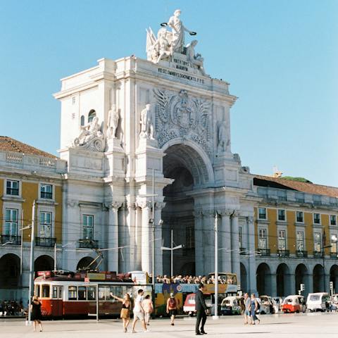 Enjoy views of Praça do Comércio from the top of the Arco da Rua Augusta