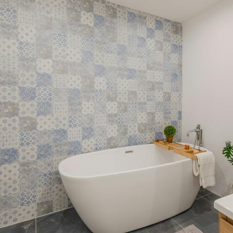 Relax in the bath after a busy day in Lucca