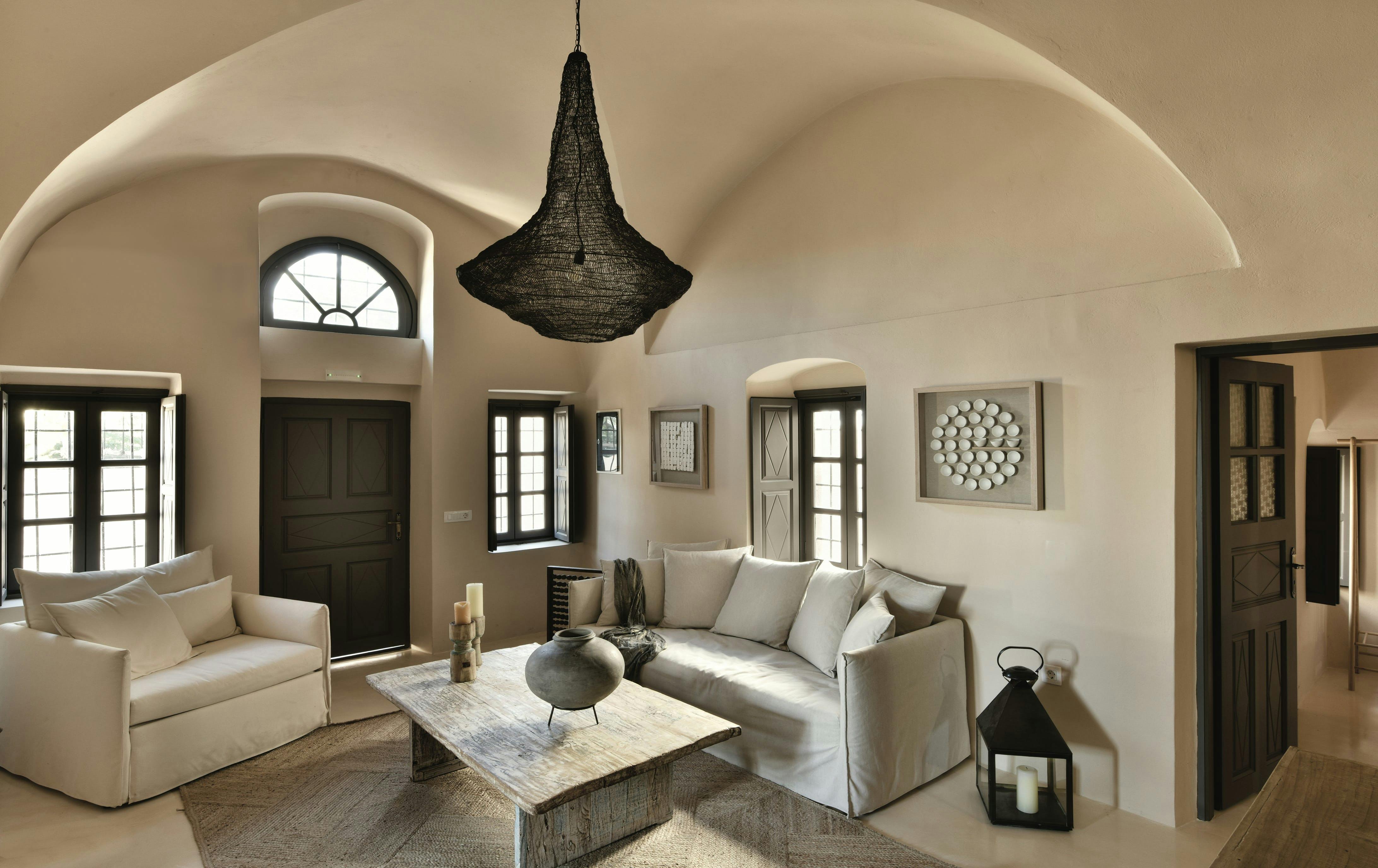 The Horizon's Cradle