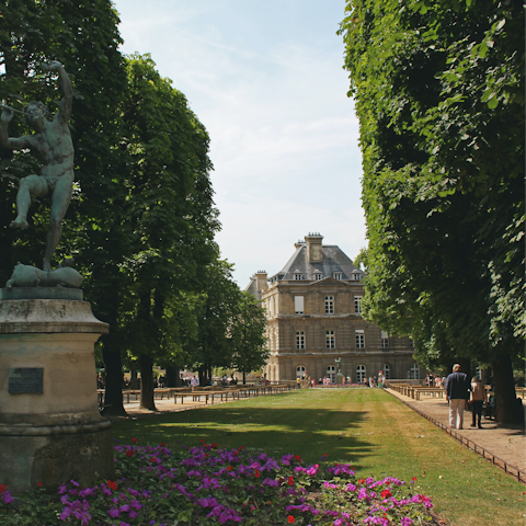 Take a stroll around nearby Luxembourg Gardens