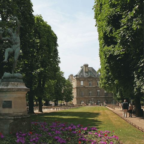 Take a stroll around nearby Luxembourg Gardens