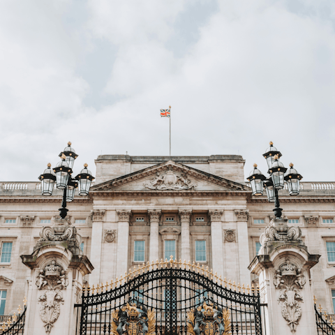 Take a thirty-minute Tube ride to Green Park and Buckingham Palace