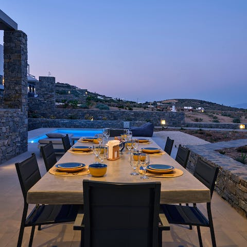 Cook on the barbecue and dine alfresco