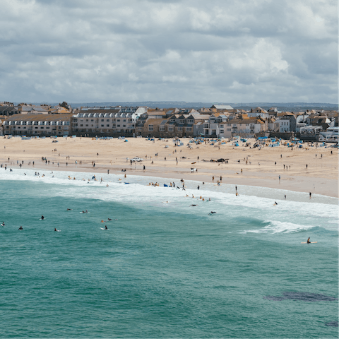 Enjoy an ice cream on Porthgwidden Beach, St Ives – only a ten minute drive away