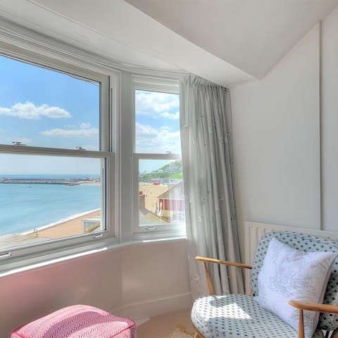 Relax with a book and far-reaching sea views
