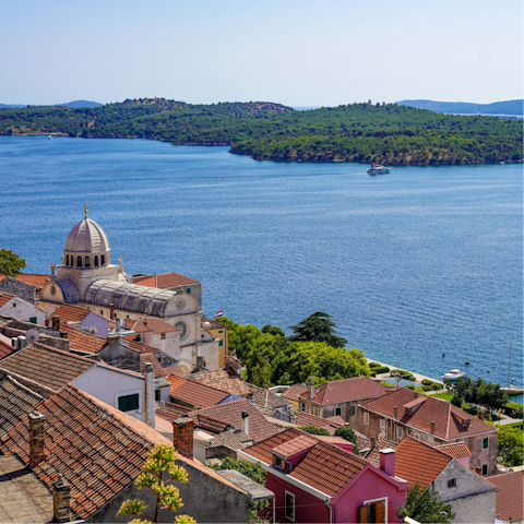 Stay on the island of Murter and spend your days on the beach 10 metres away