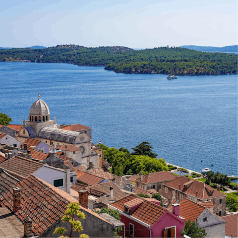 Stay on the island of Murter and spend your days on the beach 10 metres away