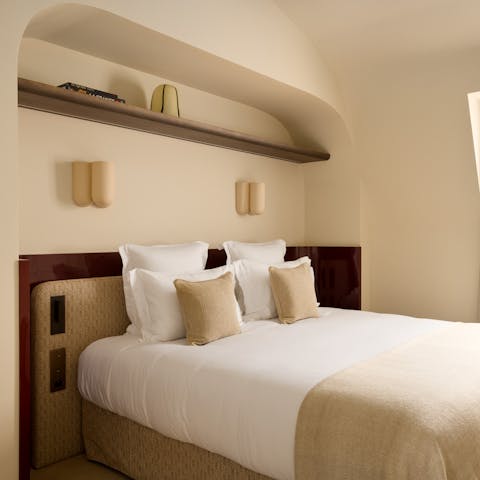 Sleep peacefully in the comfortable king-size beds