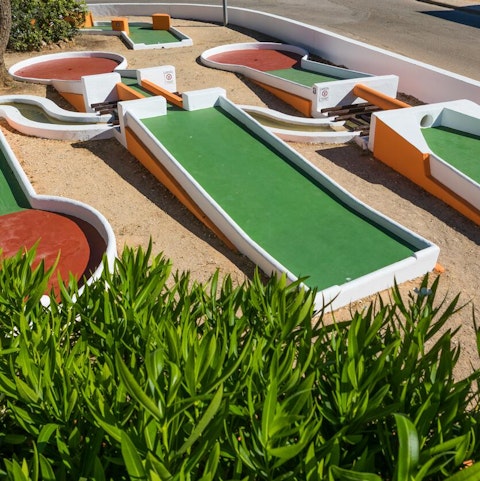 Play mini golf on-site with the whole gang