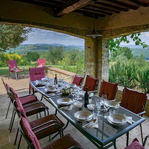 Dine alfresco in the shade of the pergola