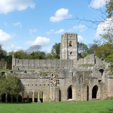 Explore this beautiful part of the country – Harrogate is just fifteen minutes away by car