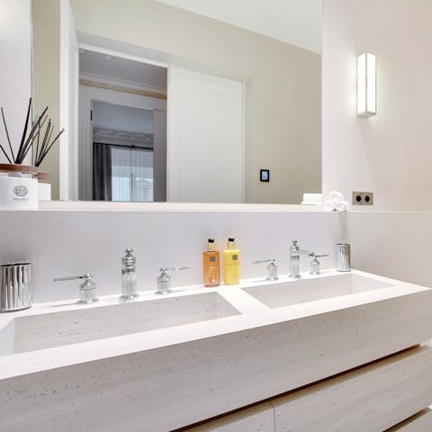 Get ready in the modern bathroom for an evening out in the City of Light