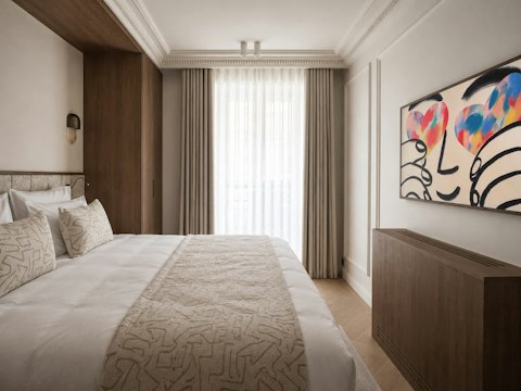 Sleep well in a calm, elegantly dressed bedroom