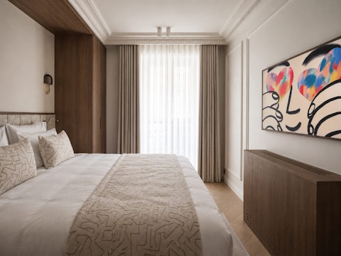 Sleep well in a calm, elegantly dressed bedroom