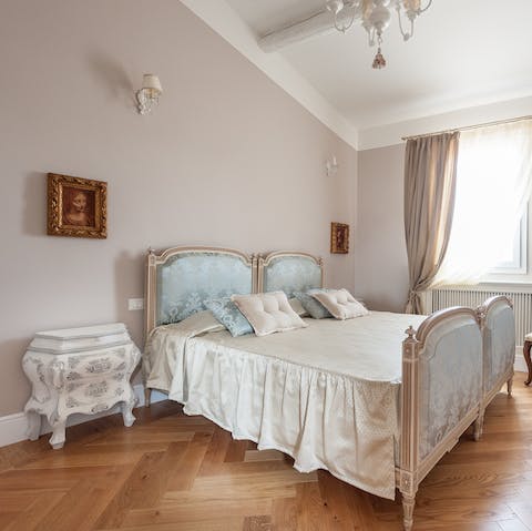 Sleep like a queen in the most regal of bedrooms