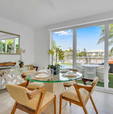 Eat at the dining table with a lake view