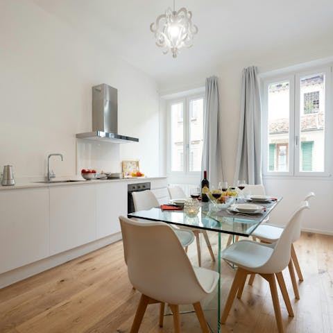 Take a break from sightseeing for crostata and coffee