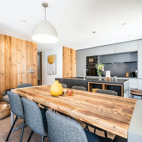Gather around the dining table for dinners prepared by your private chef in the comfort of your own home