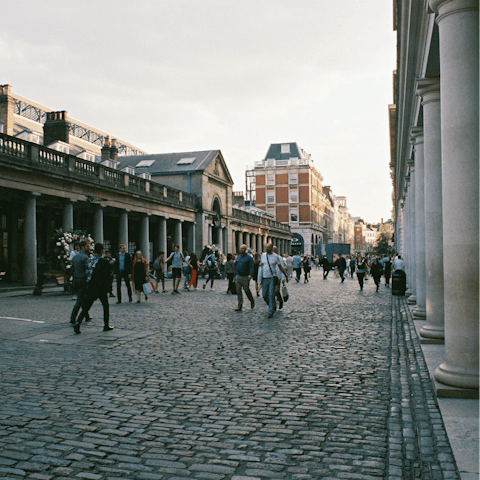 Walk to the markets, museums and restaurants of Covent Garden, 15 minutes away