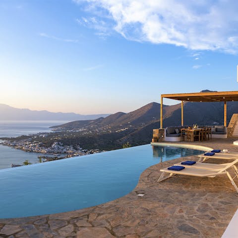Watch the light fade and lights twinkle from the infinity pool