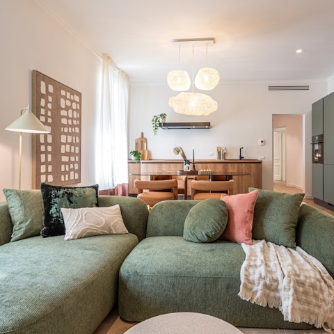Enjoy a glass of Prosecco in the stylish living space