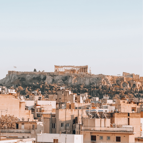 Wander through the streets to admire the majestic Acropolis