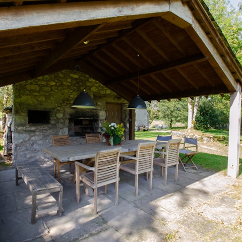 Fire up the pizza oven in the outdoor kitchen on a balmy evening