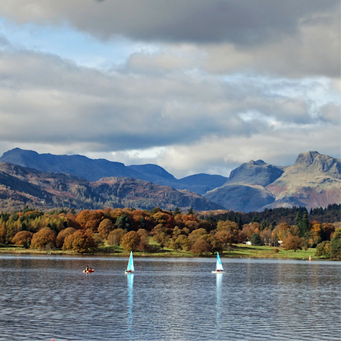 Reach the Lakeside Pier of Windermere in about thirty minutes, eighteen miles away