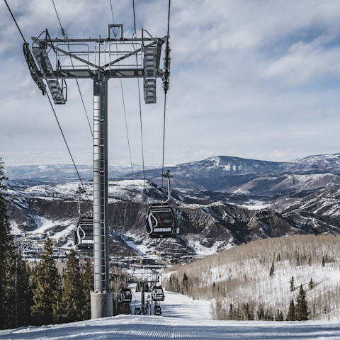 Stay a short walk away from Aspen's ski trails