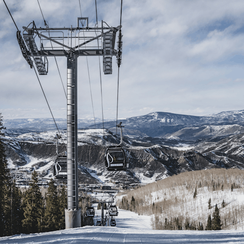 Stay a short walk away from Aspen's ski trails