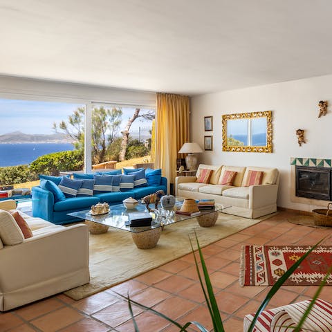 Sink into the plump sofas for afternoon conversations and a glass of wine