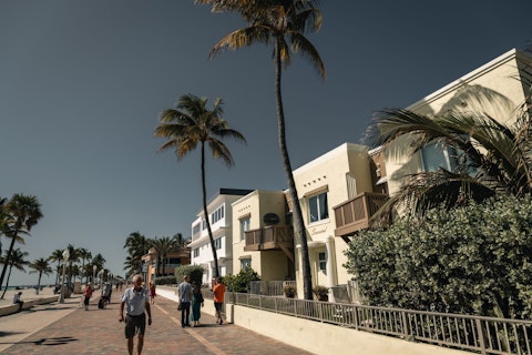 Explore the vibrant Hollywood Beach Broadwalk, a thirty-five-minute walk away