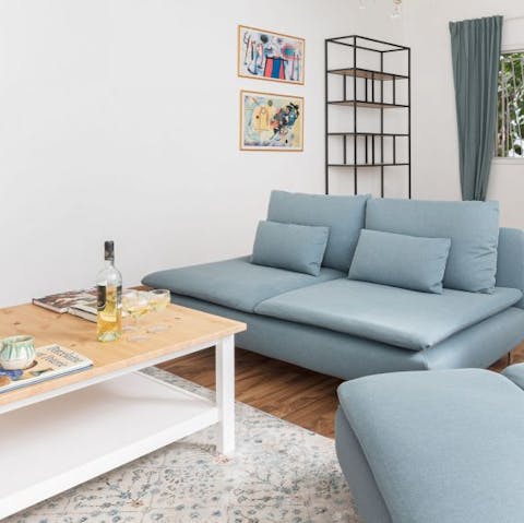 Open a bottle and toast with a glass of wine and relax in the light-filled living area