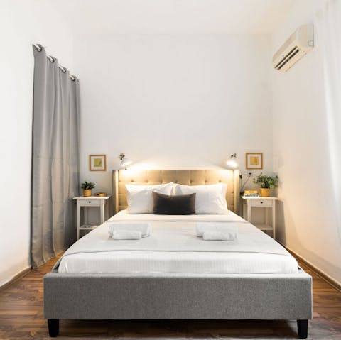 Wake up in the comfortable bedroom feeling rested and ready for another day of Tel Aviv sightseeing